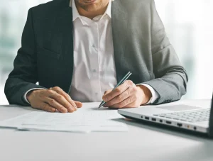 Spedycja i transport to dwa różne modele logistyczne – poznaj ich zalety i różnice, zanim wybierzesz partnera dla swojej firmy