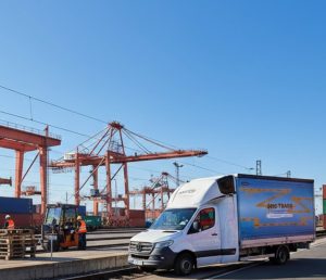 Le VUL de 3,5 tonnes : le maillon agile au cœur des hubs logistiques, assurant la connexion entre le transport lourd et la distribution de précision.