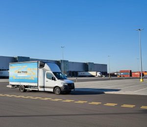 Zuverlässigkeit und Professionalität: Ein Kleintransporter von AMG Trans, Ihrem Partner für Express- und Spezialtransporte bis 3,5 Tonnen.